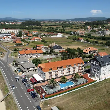 מלון La Lanzada 2*